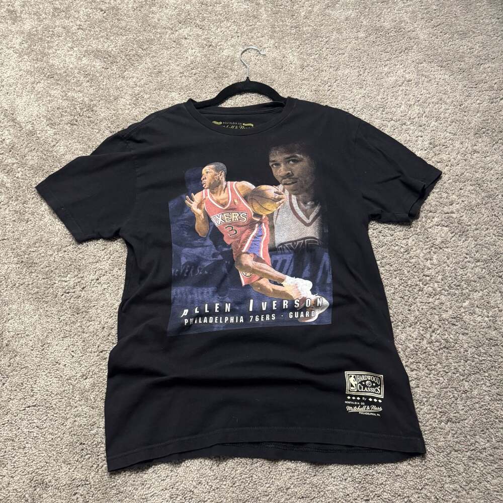 Mitchell & Ness Allen Iverson Philadelphia 76ers Hardwood Classics Graphic T-Shi